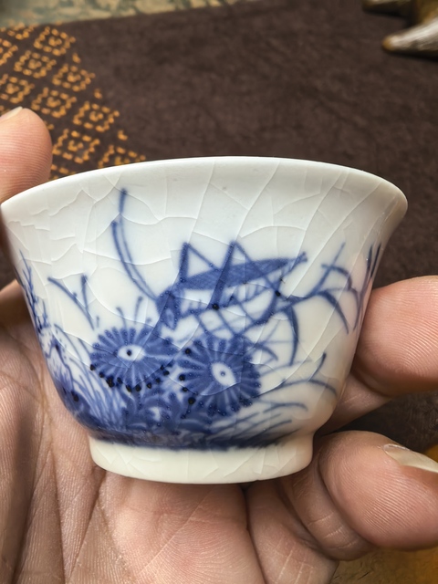 古玩陶瓷煨瓷青花蟲草紋杯真品鑒賞圖