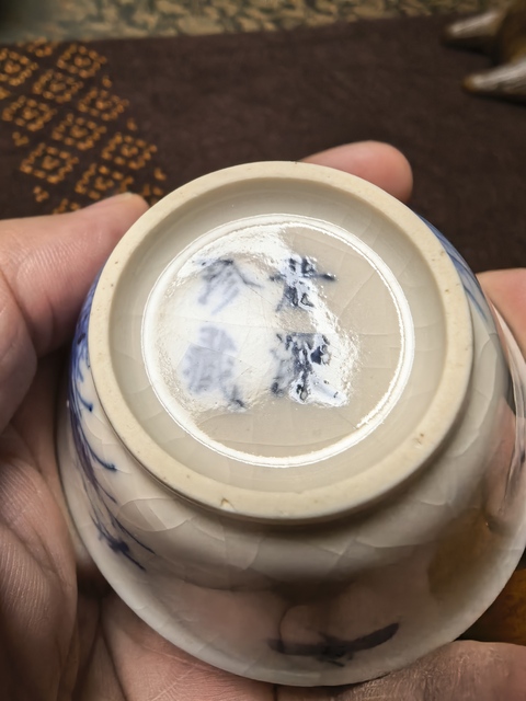 古玩陶瓷煨瓷青花蟲草紋杯真品鑒賞圖