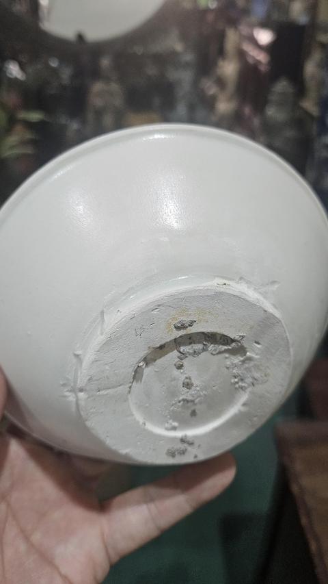 古玩陶瓷邢窯白瓷唇口碗真品鑒賞圖