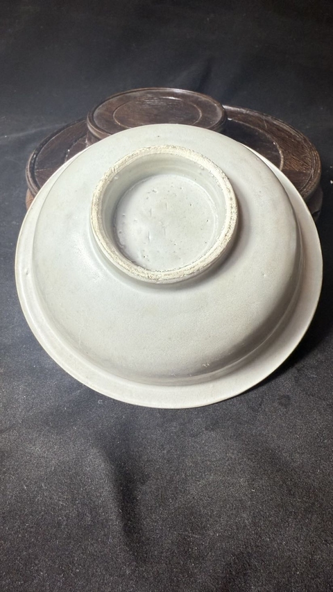 古玩陶瓷龍泉青瓷折沿碗真品鑒賞圖
