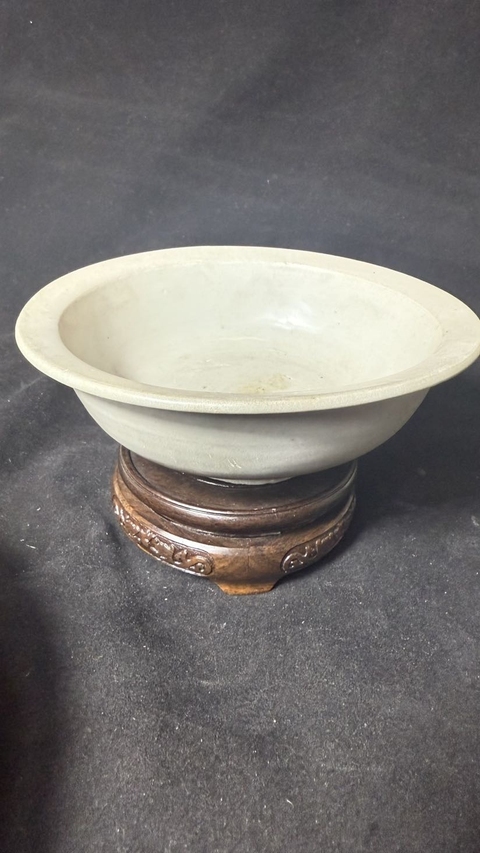 古玩陶瓷龍泉青瓷折沿碗真品鑒賞圖