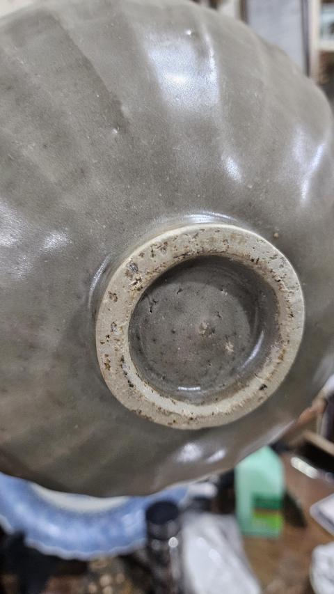 古玩陶瓷龍泉青瓷刻仰蓮紋碗真品鑒賞圖