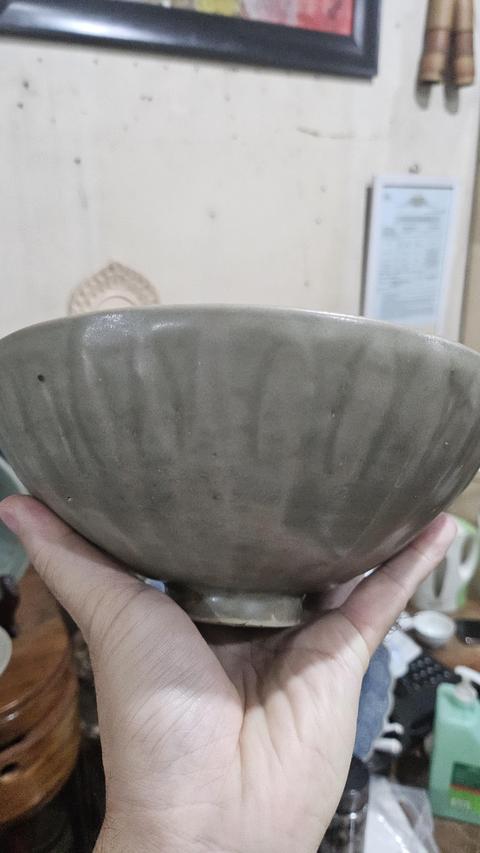 古玩陶瓷龍泉青瓷刻仰蓮紋碗真品鑒賞圖