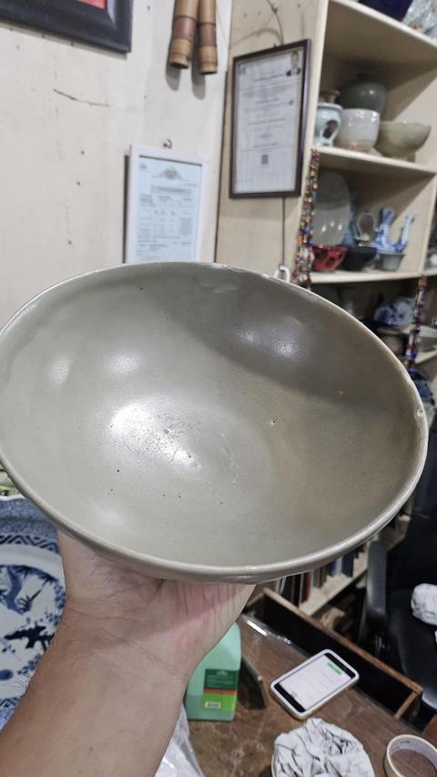 古玩陶瓷龍泉青瓷刻仰蓮紋碗真品鑒賞圖