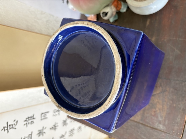 古玩陶瓷茄皮紫釉琮式瓶真品鑒賞圖