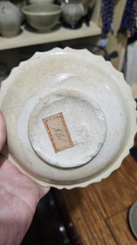 古玩陶瓷紅綠彩花卉紋盤真品鑒賞圖