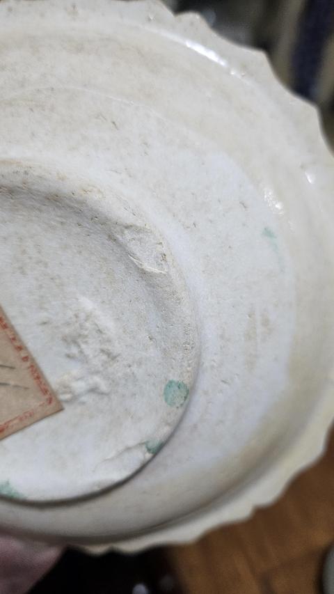 古玩陶瓷紅綠彩花卉紋盤真品鑒賞圖