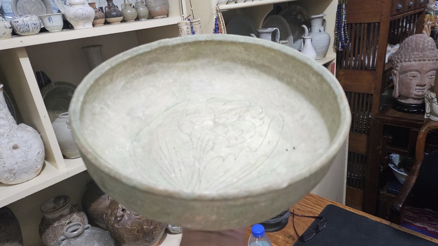 古玩陶瓷綠釉刻花洗真品鑒賞圖