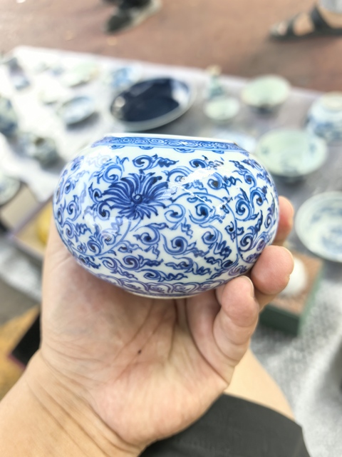 古玩陶瓷青花淡描花卉紋水盂真品鑒賞圖