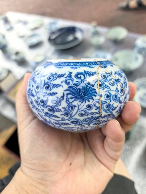 古玩陶瓷青花淡描花卉紋水盂真品鑒賞圖