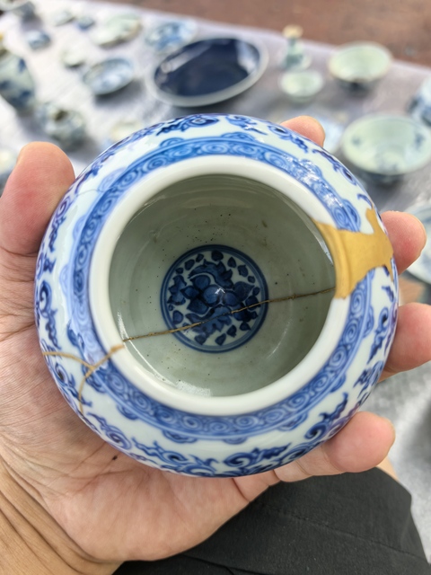 古玩陶瓷青花淡描花卉紋水盂真品鑒賞圖