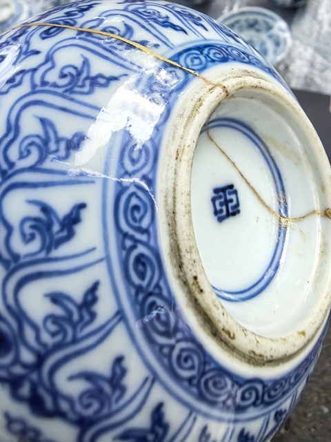 古玩陶瓷青花淡描花卉紋水盂真品鑒賞圖