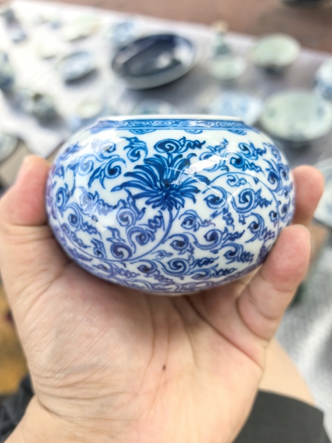 古玩陶瓷青花淡描花卉紋水盂真品鑒賞圖