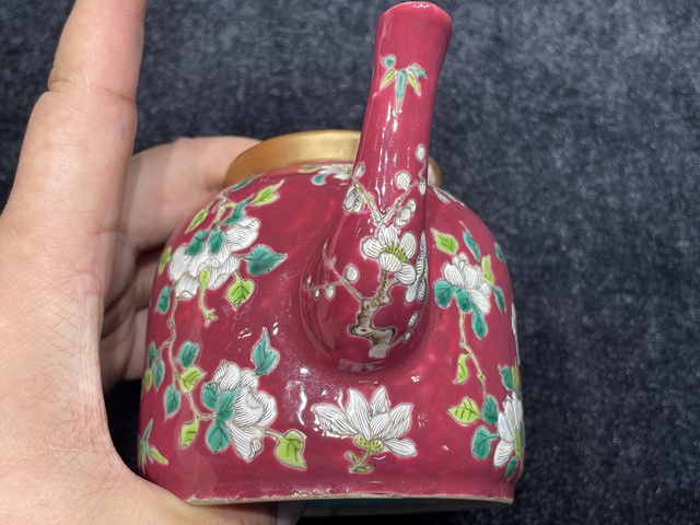 古玩陶瓷花卉紋粉彩執壺真品鑒賞圖