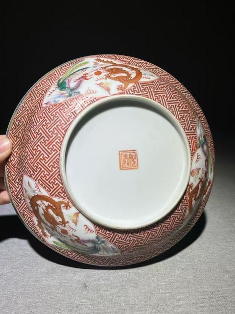 古玩陶瓷龍鳳紋粉彩蓋碗真品鑒賞圖
