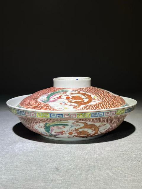 古玩陶瓷龍鳳紋粉彩蓋碗真品鑒賞圖