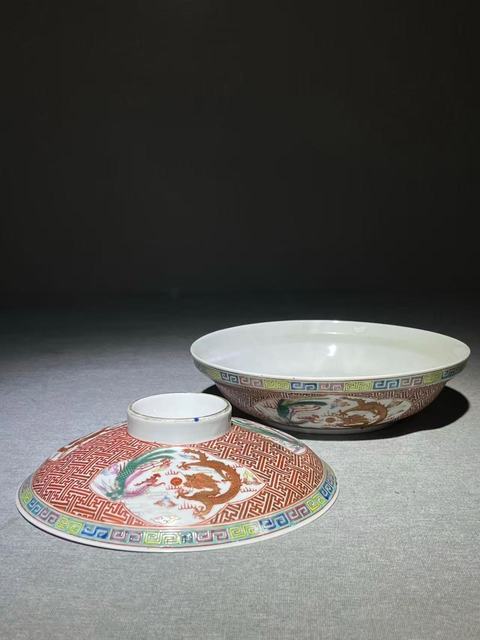 古玩陶瓷龍鳳紋粉彩蓋碗真品鑒賞圖