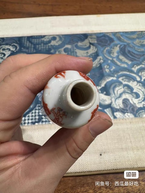 古玩陶瓷礬紅龍紋鼻煙壺真品鑒賞圖