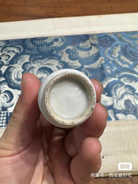 古玩陶瓷礬紅龍紋鼻煙壺真品鑒賞圖