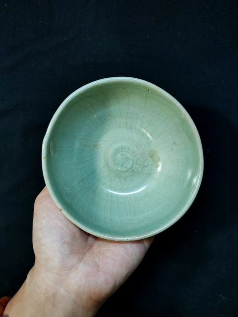 古玩陶瓷龍泉青瓷文字碗真品鑒賞圖