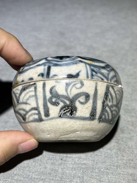 古玩陶瓷青花花卉紋粉盒真品鑒賞圖