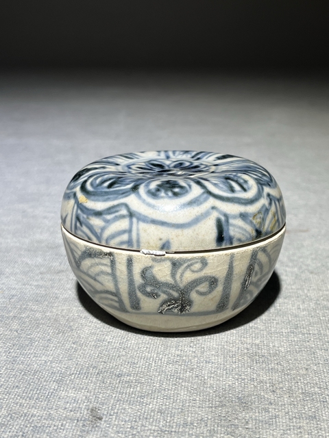 古玩陶瓷青花花卉紋粉盒真品鑒賞圖