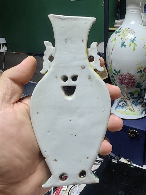 古玩陶瓷花卉紋粉彩壁瓶真品鑒賞圖