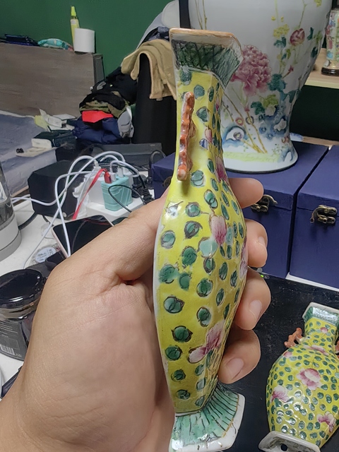 古玩陶瓷花卉紋粉彩壁瓶真品鑒賞圖