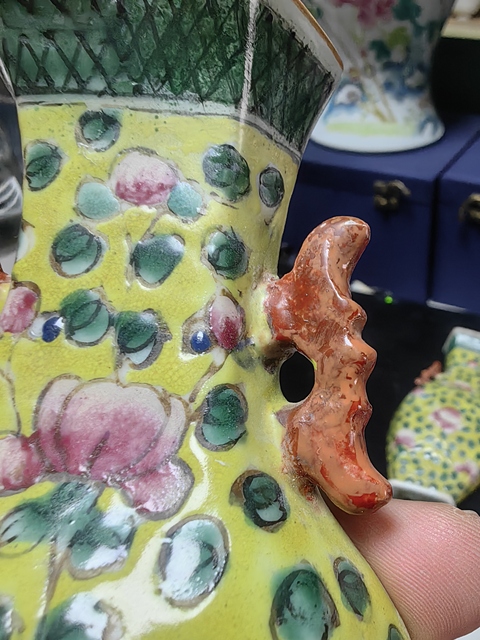 古玩陶瓷花卉紋粉彩壁瓶真品鑒賞圖