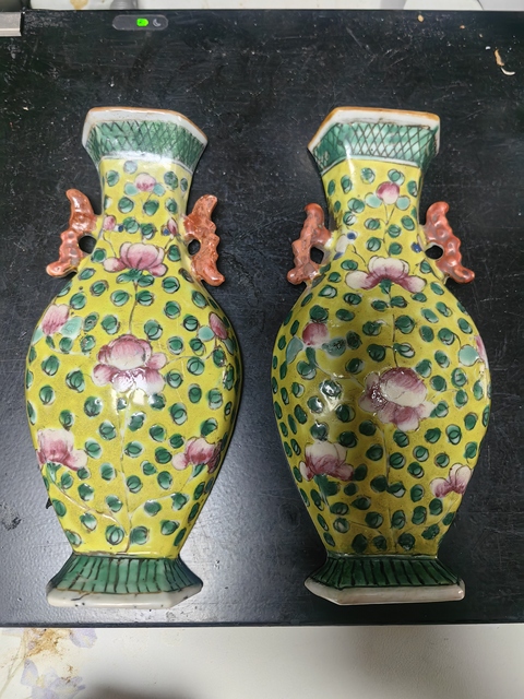 古玩陶瓷花卉紋粉彩壁瓶真品鑒賞圖