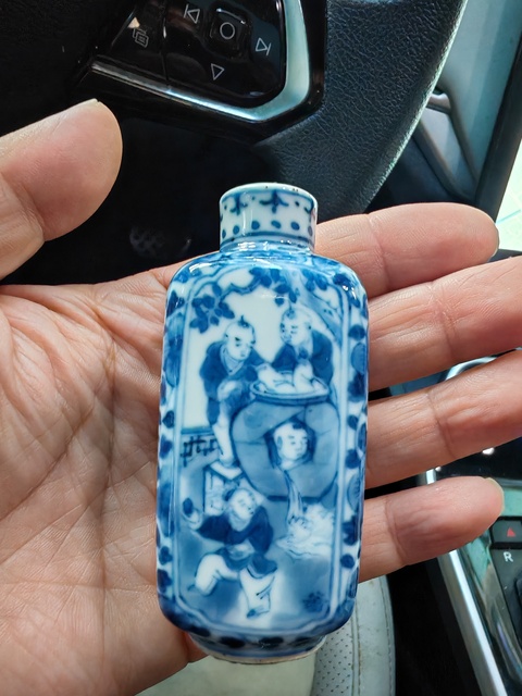 古玩陶瓷青花人物四方鼻煙壺真品鑒賞圖