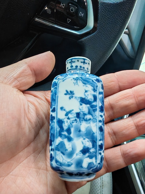 古玩陶瓷青花人物四方鼻煙壺真品鑒賞圖