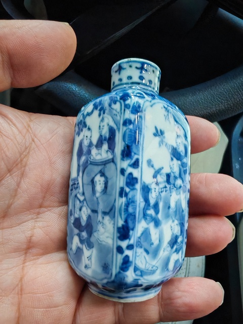 古玩陶瓷青花人物四方鼻煙壺真品鑒賞圖