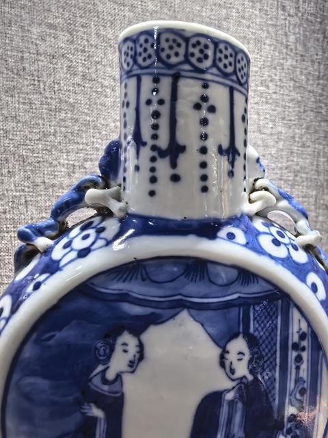 古玩陶瓷仕女紋青花抱月瓶真品鑒賞圖