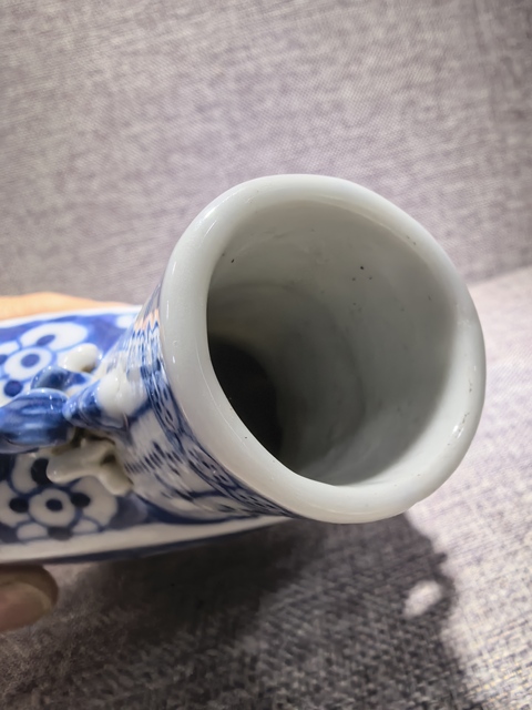 古玩陶瓷仕女紋青花抱月瓶真品鑒賞圖