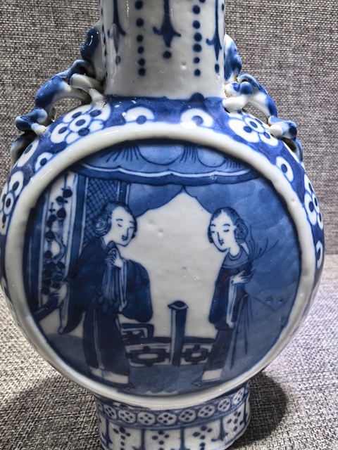 古玩陶瓷仕女紋青花抱月瓶真品鑒賞圖