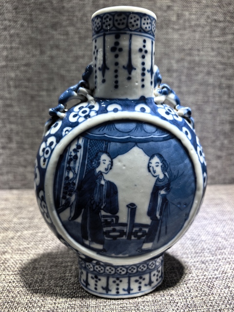 古玩陶瓷仕女紋青花抱月瓶真品鑒賞圖