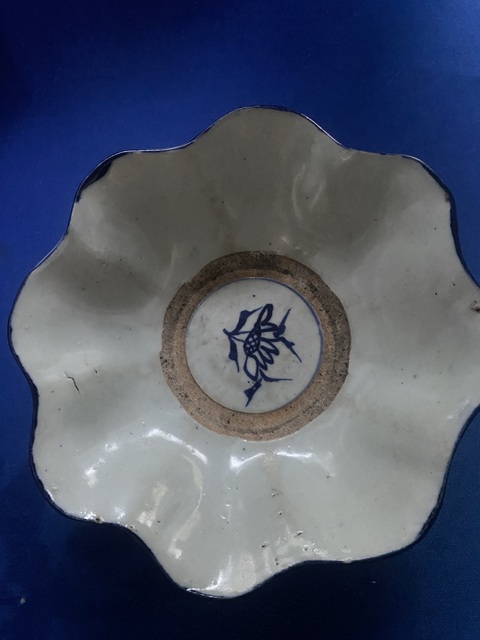 古玩陶瓷青花花卉紋花口碗真品鑒賞圖