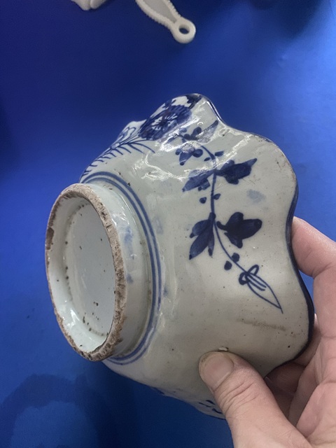 古玩陶瓷青花花卉紋花口碗真品鑒賞圖