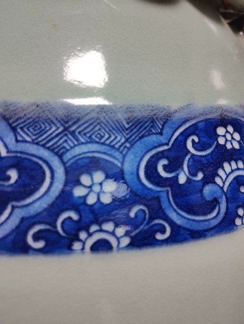 古玩陶瓷豆青釉青花瓶真品鑒賞圖