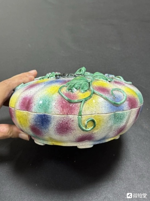 古玩陶瓷桃花凍堆花紋瓜棱調色盒真品鑒賞圖