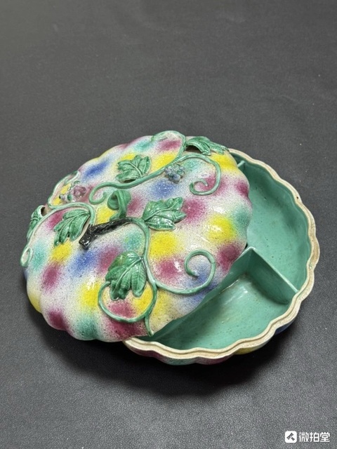 古玩陶瓷桃花凍堆花紋瓜棱調色盒真品鑒賞圖