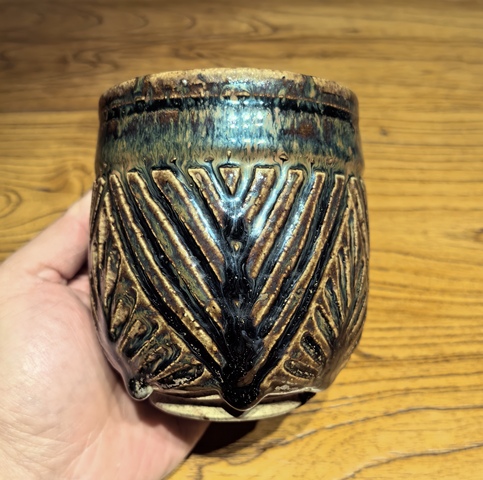 古玩陶瓷金元時期褐釉刻花罐真品鑒賞圖