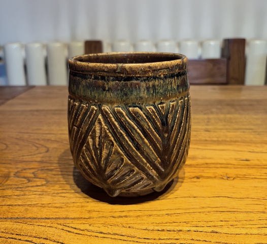 古玩陶瓷金元時期褐釉刻花罐真品鑒賞圖