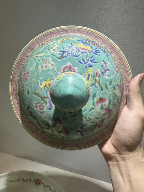 古玩陶瓷松石綠地粉彩蝠壽紋蓋子真品鑒賞圖