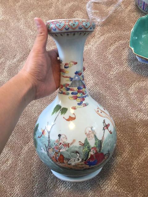 古玩陶瓷粉彩人物紋洗口瓶真品鑒賞圖