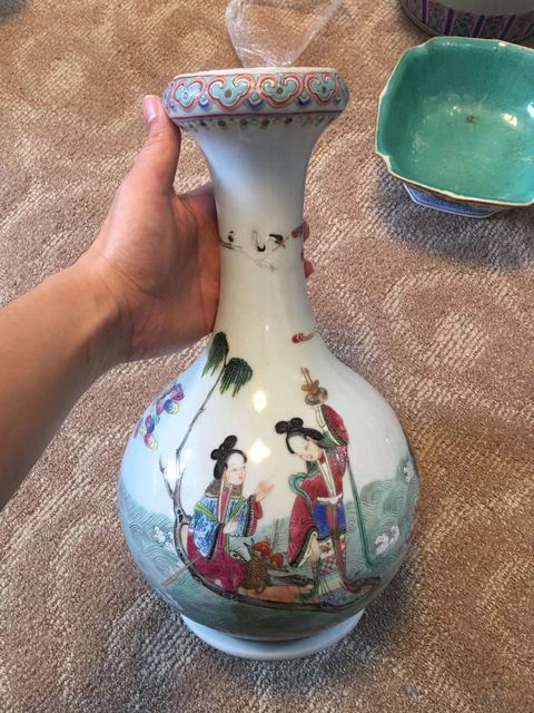 古玩陶瓷粉彩人物紋洗口瓶真品鑒賞圖