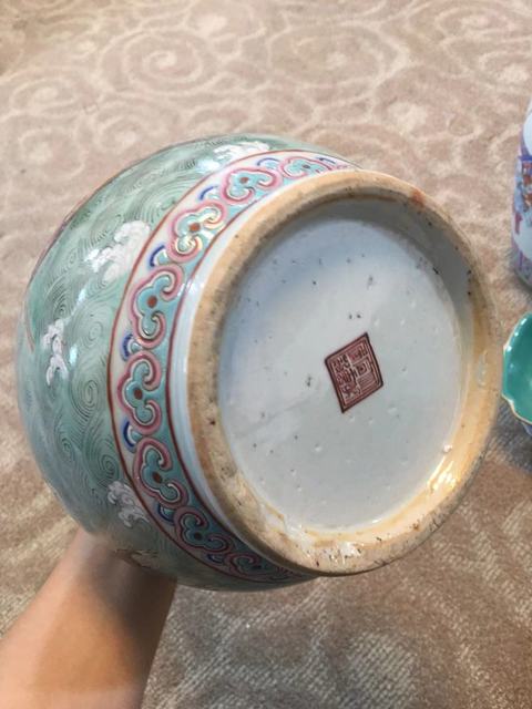 古玩陶瓷粉彩人物紋洗口瓶真品鑒賞圖