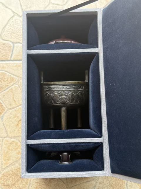 古玩銅器清代三足鼎式爐真品鑒賞圖