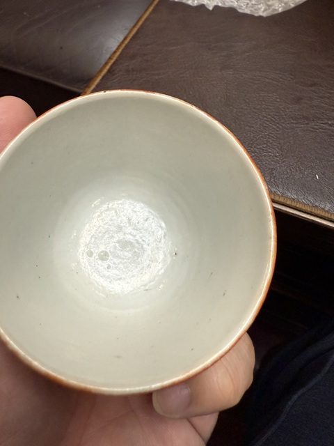 古玩陶瓷珊瑚紅留白花卉紋杯真品鑒賞圖